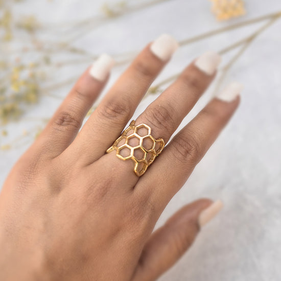 Honey Comb -  Finger Ring