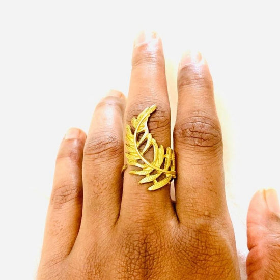 Leaf Finger Ring - Adjustable - Brass