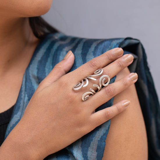 Curly Ring - Silver tone