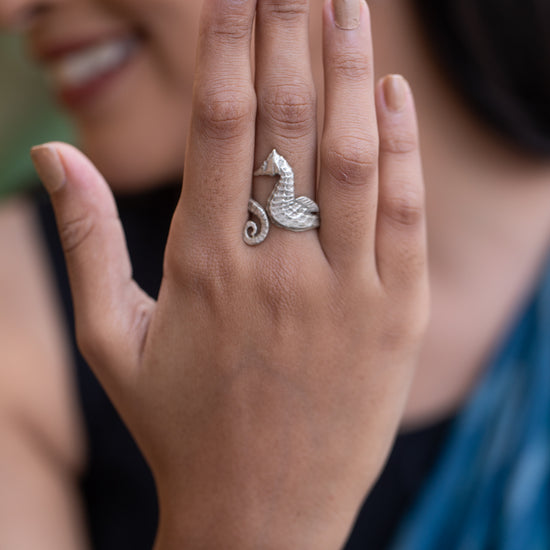 Sea Horse Ring Silver tone
