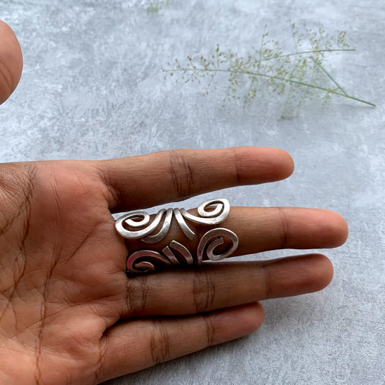 Curly Ring - Silver tone