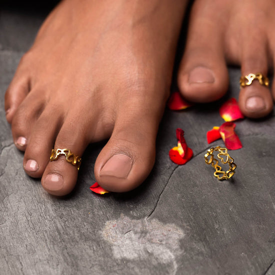 Cluster Of Hearts Toe Ring
