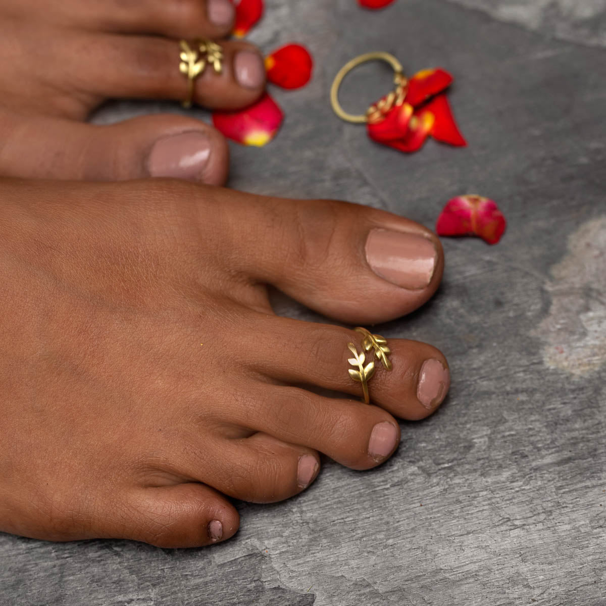 manirams Pure Silver Toe Ring Chandi Bichiya (Adjustable) for Women Silver Toe  Ring Set Price in India - Buy manirams Pure Silver Toe Ring Chandi Bichiya  (Adjustable) for Women Silver Toe Ring