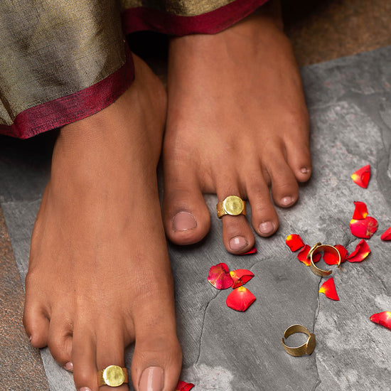 Circle Hammered Toe Ring