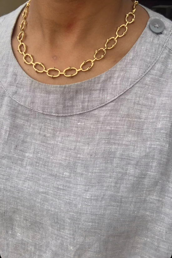 Bracket linked necklace