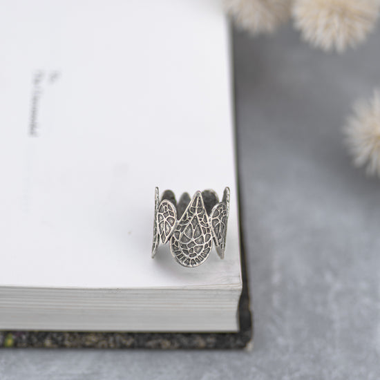 Clustered teardrop  Finger Ring